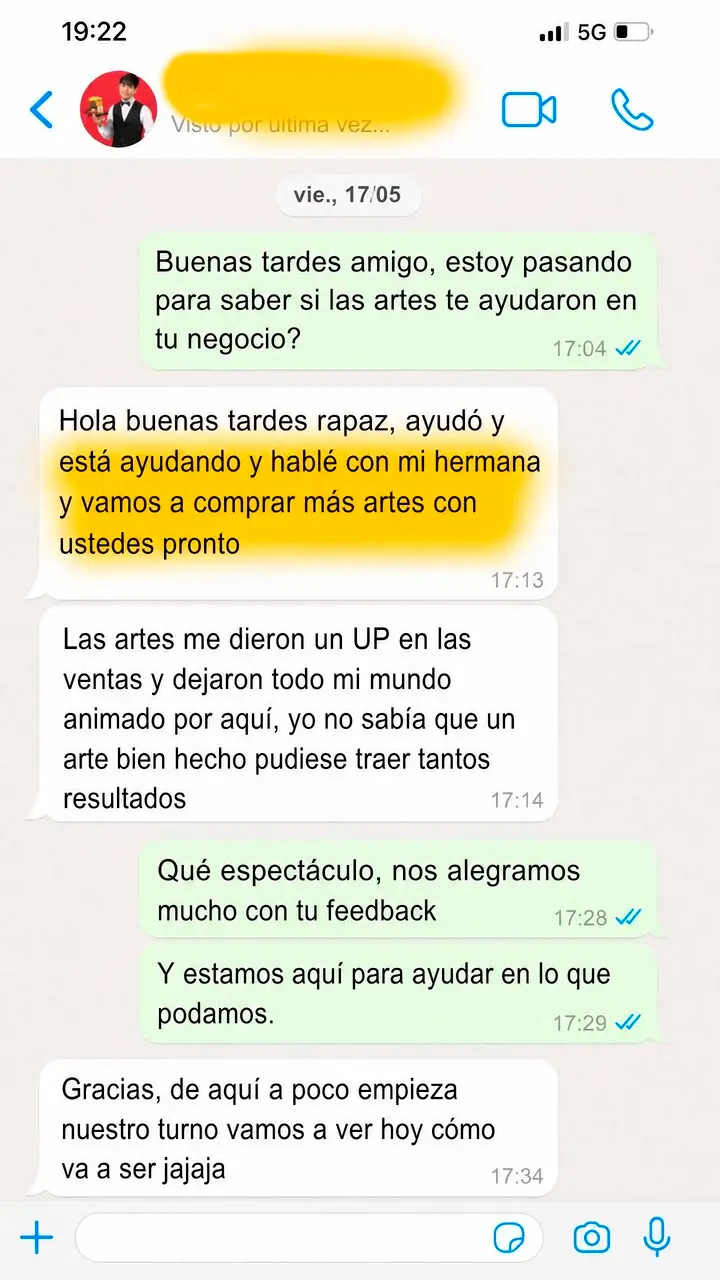 Cliente contando el aumento de ventas con los diseños